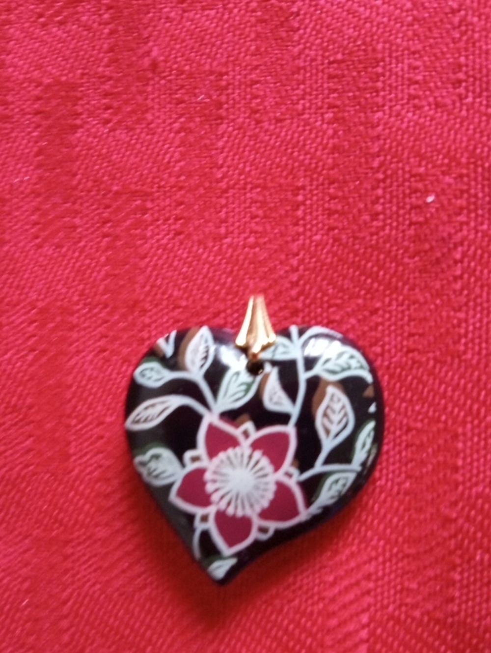 Heart-Shaped Floral Pendant Necklace